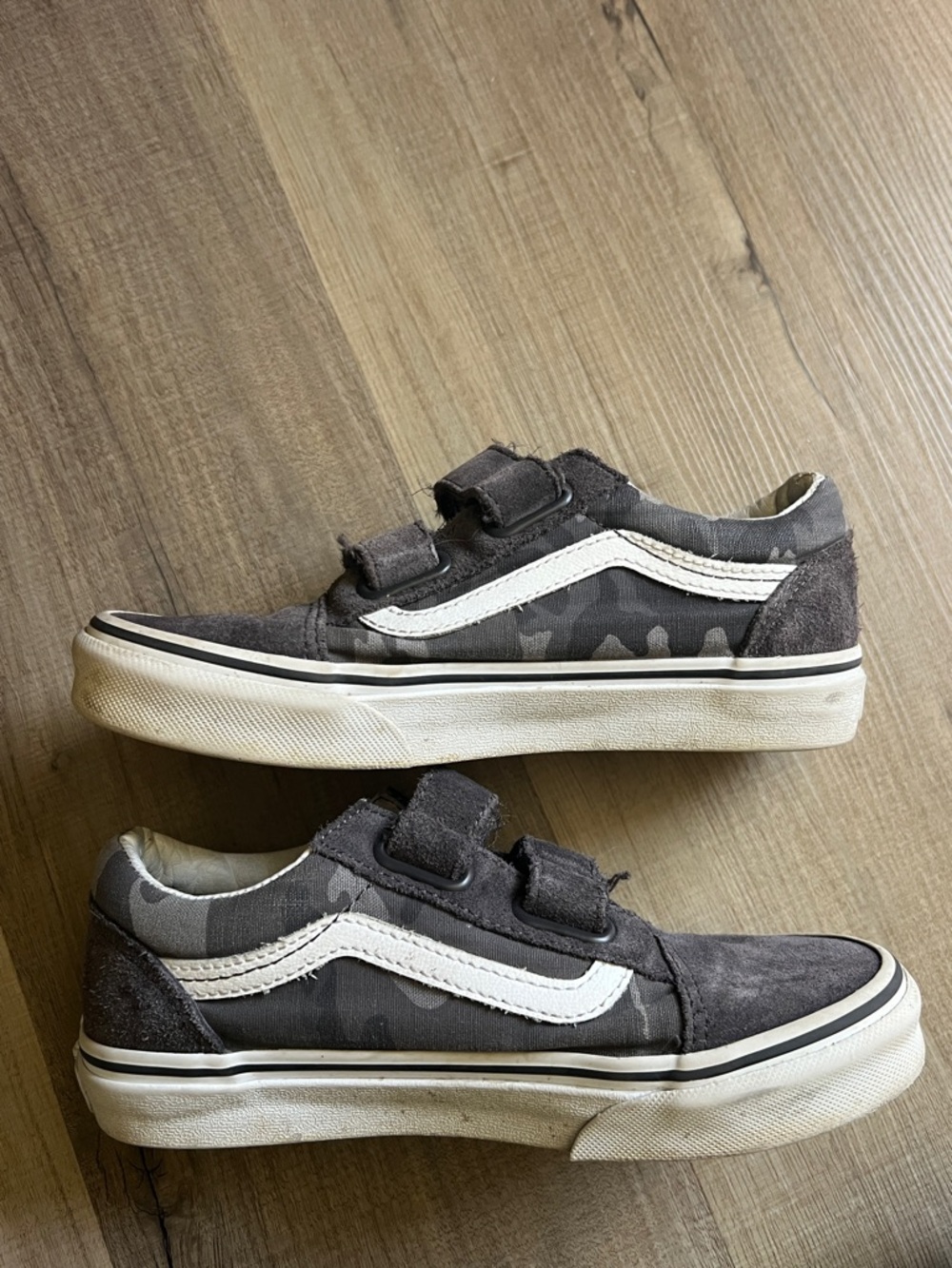 Vans Kids Gray Camo Old Skool Velcro Sneakers with White Stripe